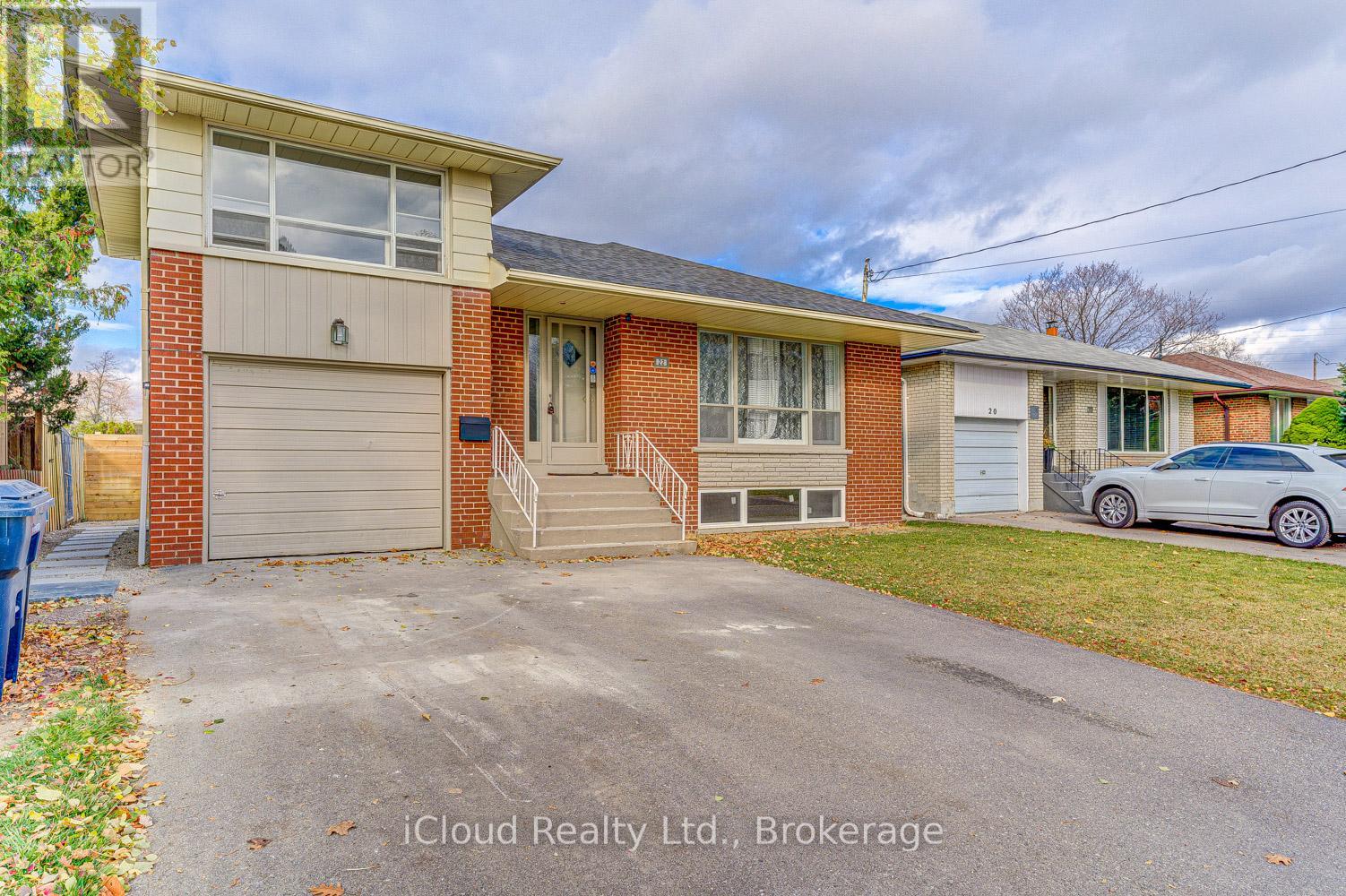 22 Decarie Circle, Toronto, Ontario  M9B 3H8 - Photo 2 - W12459210