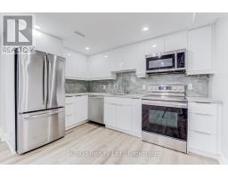 22 DECARIE CIRCLE, Toronto, Ontario
