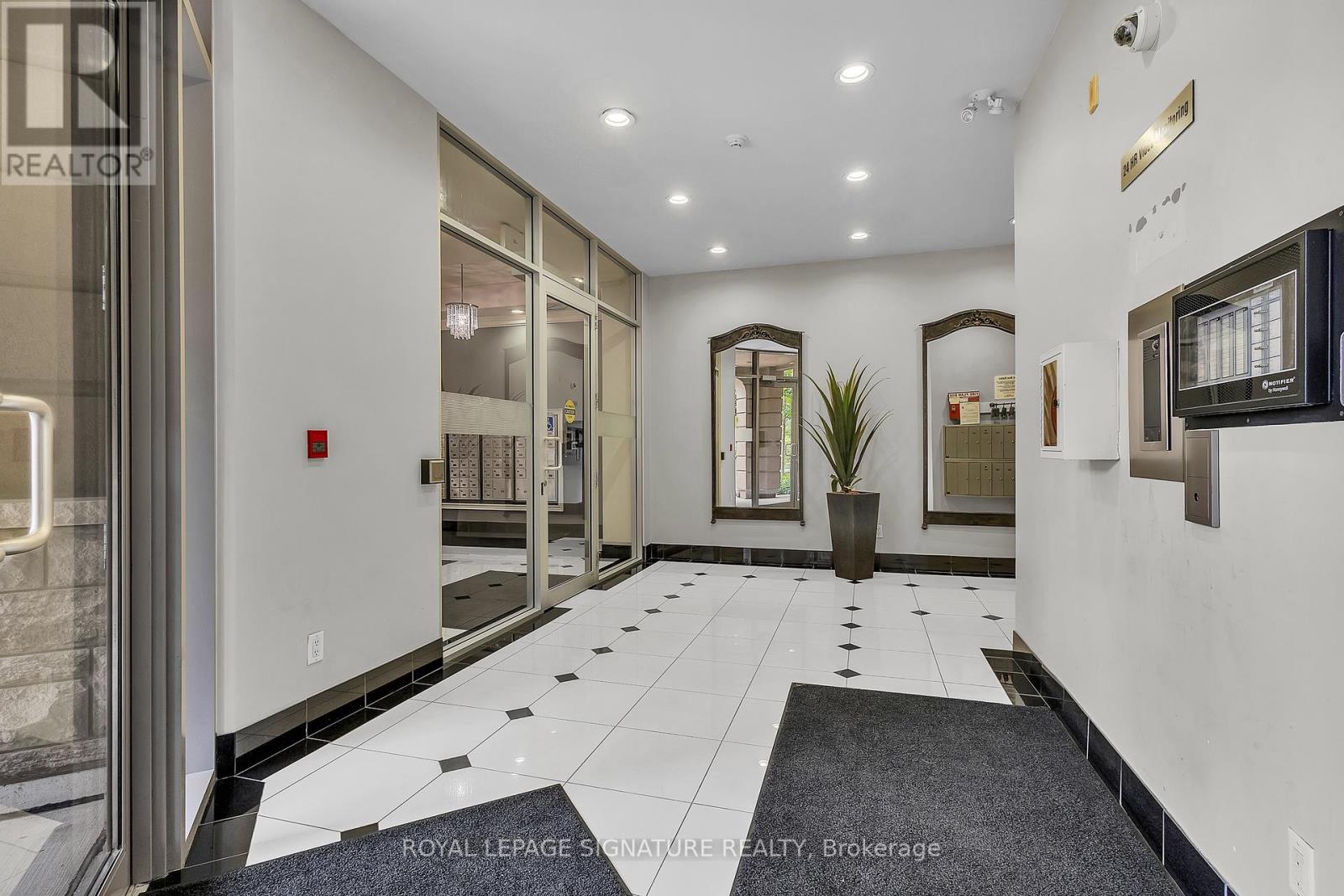 504 - 5327 Upper Middle Road W, Burlington, Ontario  L7L 0E9 - Photo 5 - W12459217