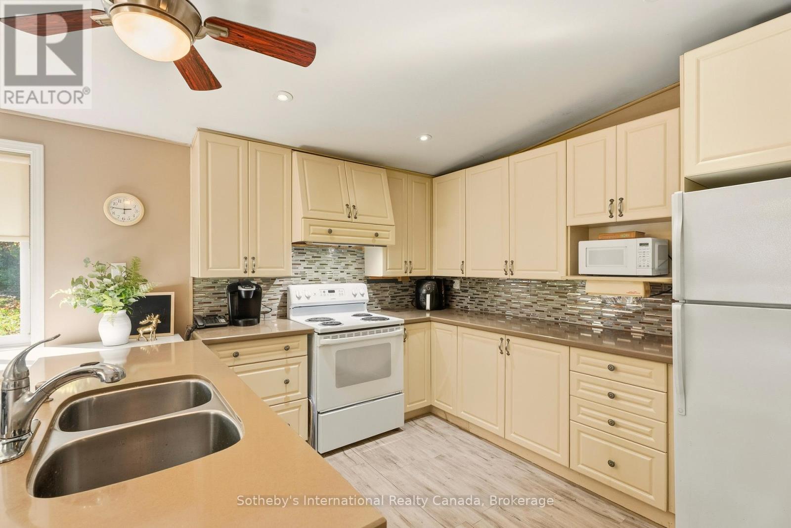 1161 North Kahshe Lake Road, Gravenhurst (Morrison), Ontario  P0E 1G0 - Photo 19 - X12459220