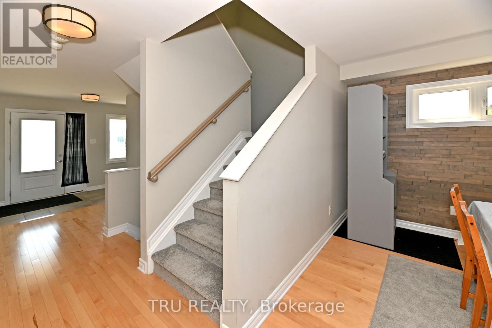 501 Paine Avenue, Ottawa, Ontario  K2T 0K7 - Photo 8 - X12459228