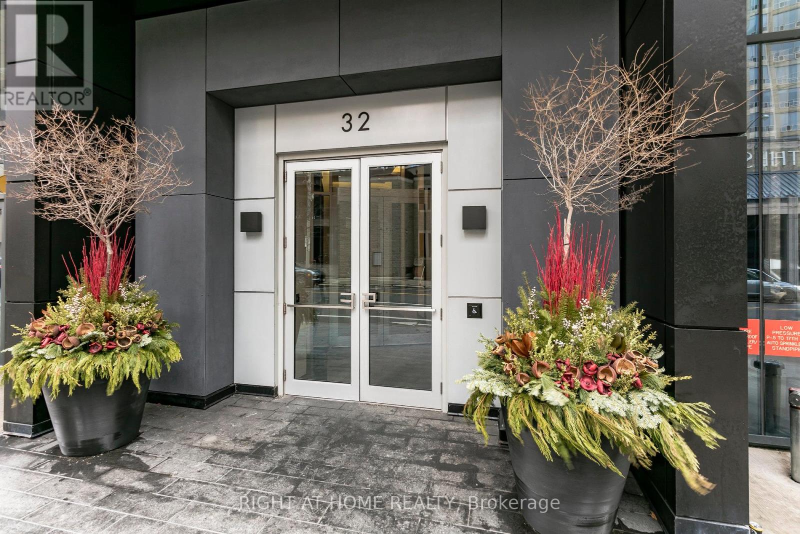 311 - 32 Davenport Road, Toronto, Ontario  M5R 1H3 - Photo 3 - C12459223