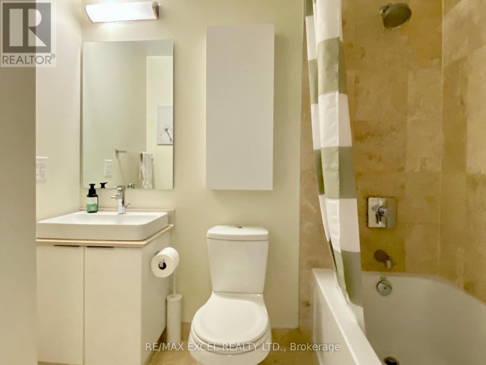 3704 - 14 York Street, Toronto, Ontario  M5J 0B1 - Photo 3 - C12459226