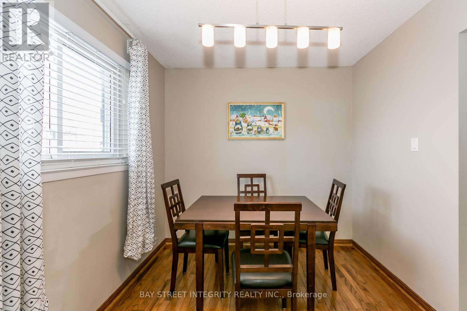 3 Maplegrove Avenue, Bradford West Gwillimbury, Ontario  L3Z 1R9 - Photo 10 - N12459232