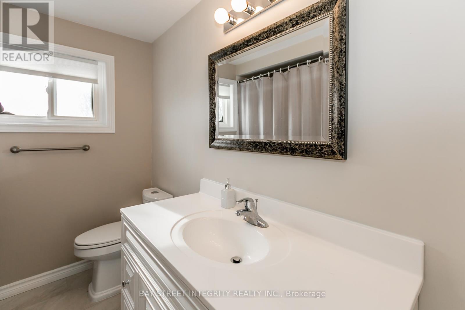 3 Maplegrove Avenue, Bradford West Gwillimbury, Ontario  L3Z 1R9 - Photo 20 - N12459232