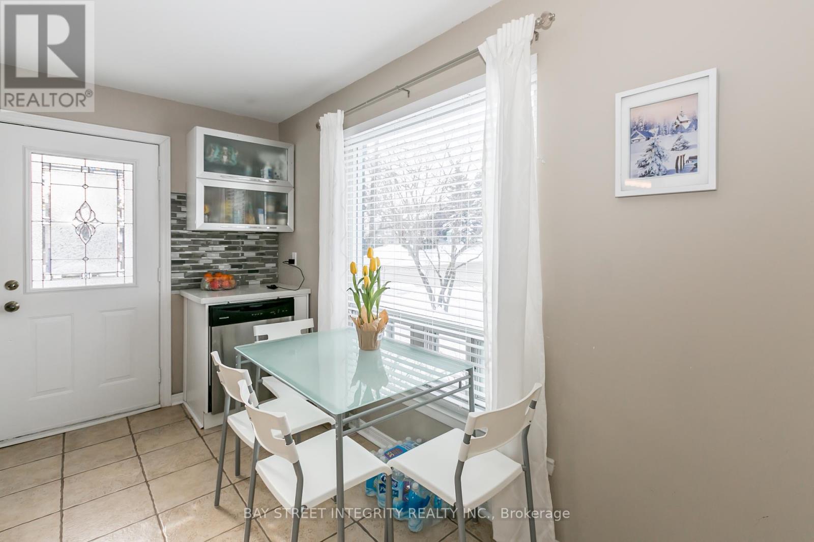 3 Maplegrove Avenue, Bradford West Gwillimbury, Ontario  L3Z 1R9 - Photo 7 - N12459232