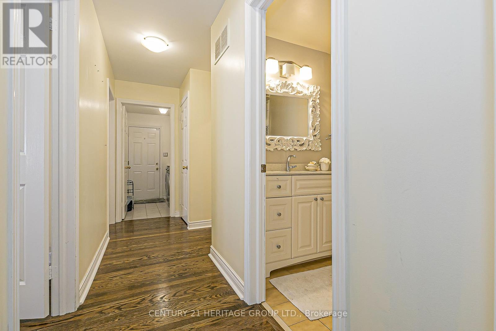 741 College Manor Drive, Newmarket, Ontario  L3Y 8G5 - Photo 12 - N12459238