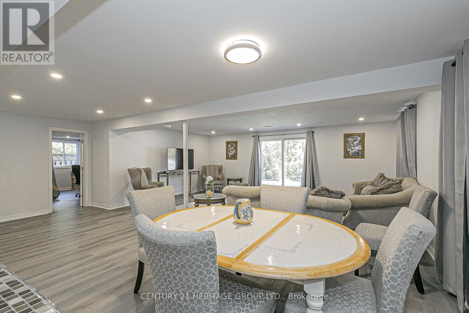 741 College Manor Drive, Newmarket, Ontario  L3Y 8G5 - Photo 25 - N12459238