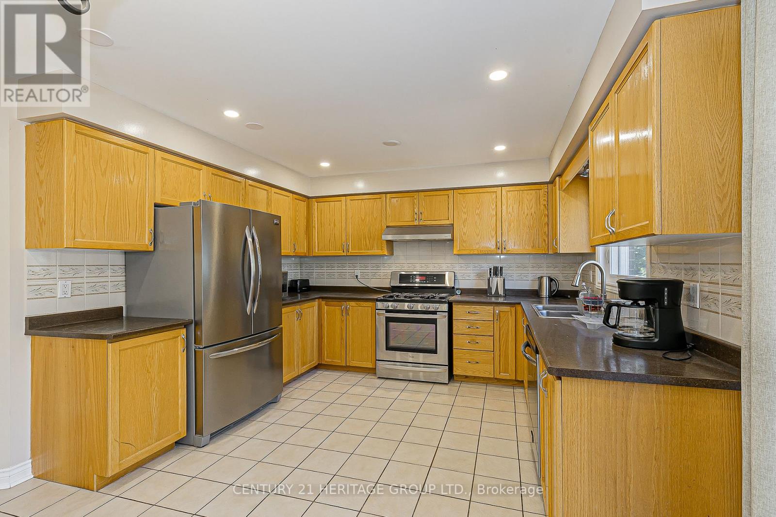741 College Manor Drive, Newmarket, Ontario  L3Y 8G5 - Photo 8 - N12459238