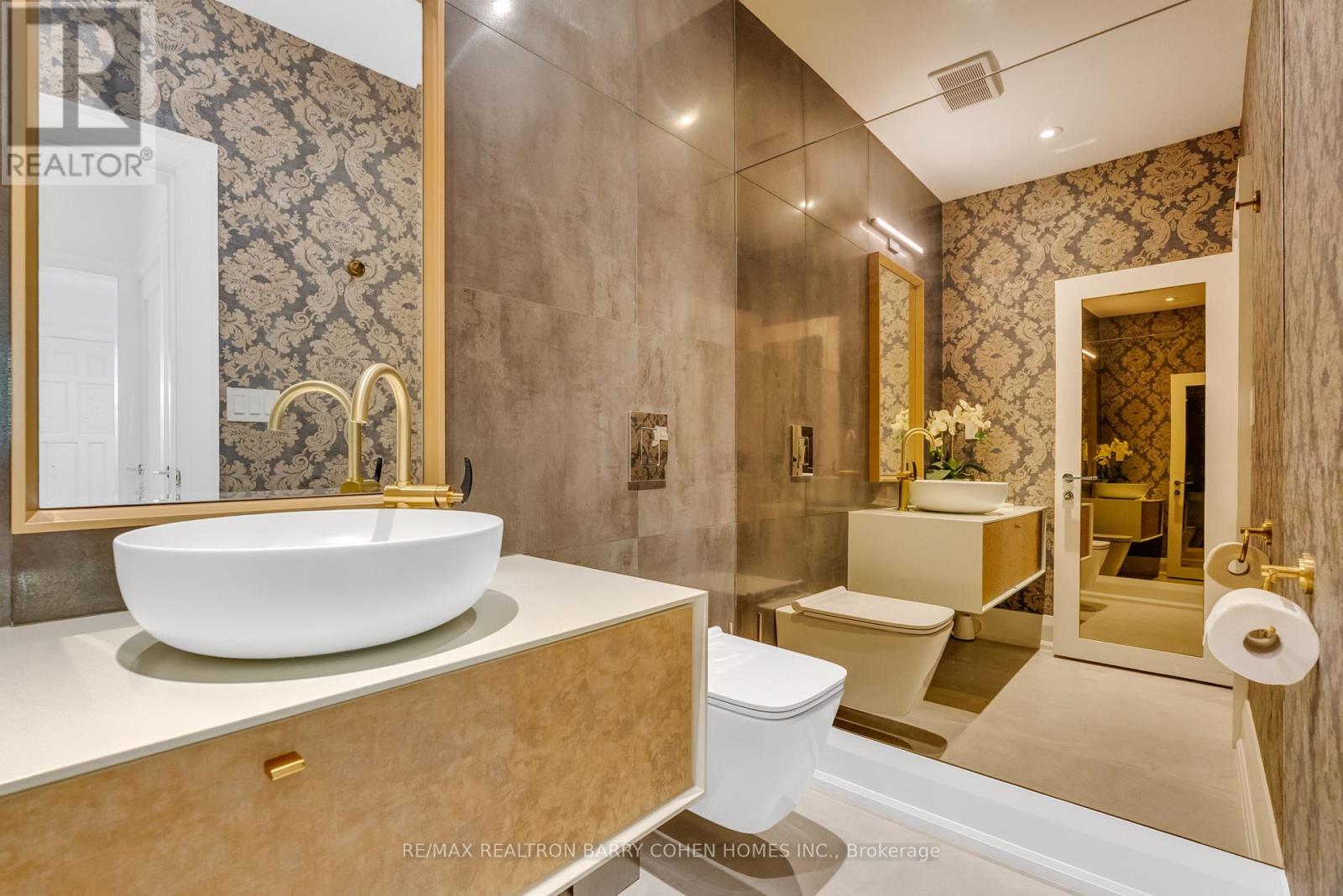 18 Astley Avenue, Toronto, Ontario  M4W 3B4 - Photo 8 - C12418736