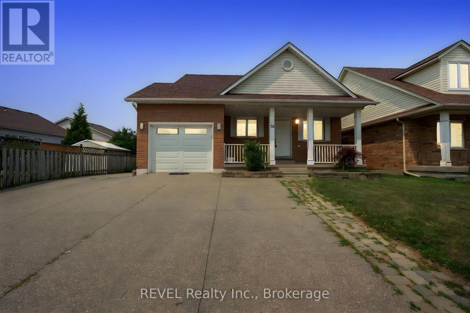 35 Summers Drive, Thorold, Ontario  L2V 4Z9 - Photo 1 - X12426925