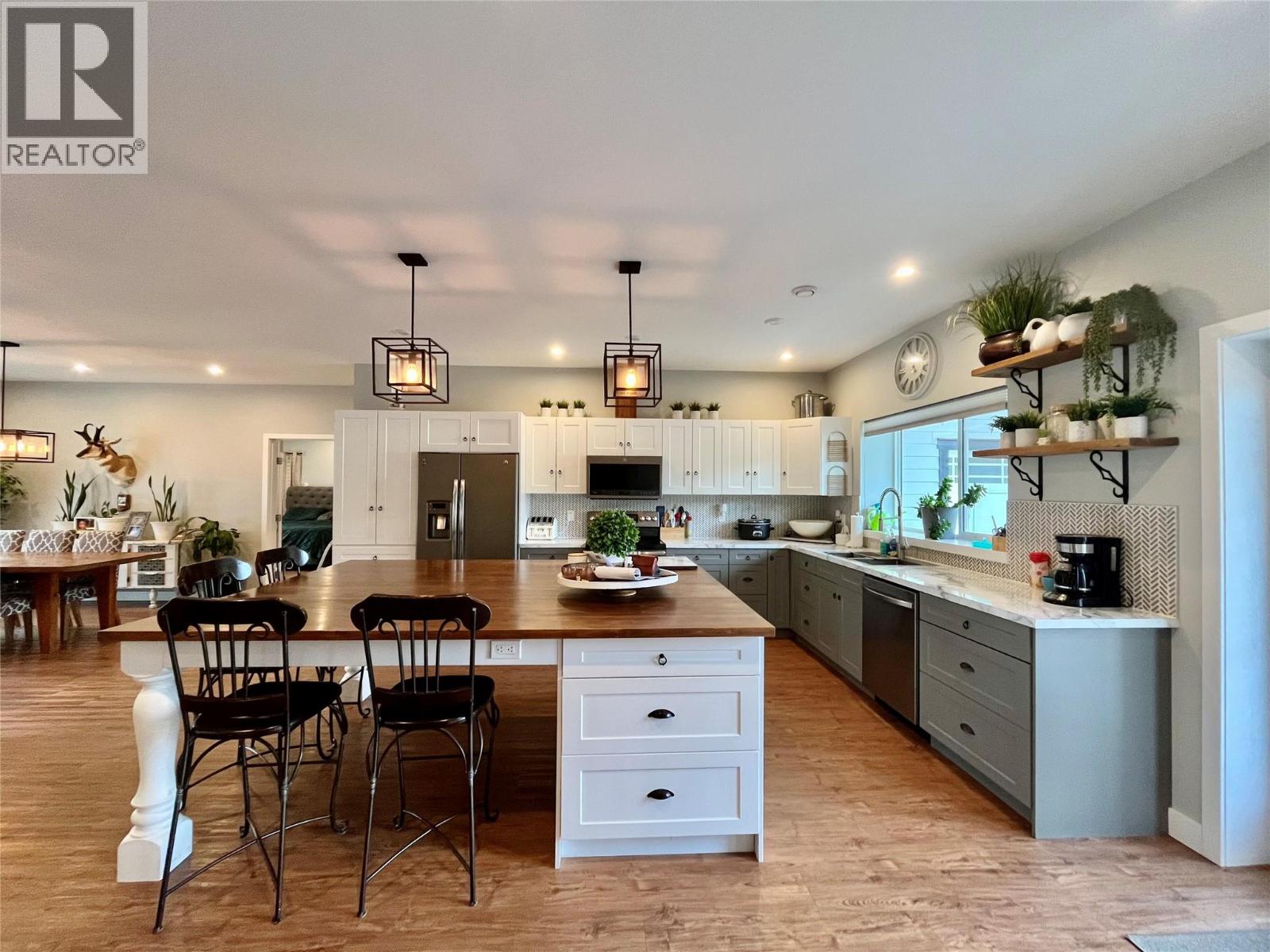 207 Cotswold Road, Nakusp, British Columbia  V0G 1R1 - Photo 2 - 10365296