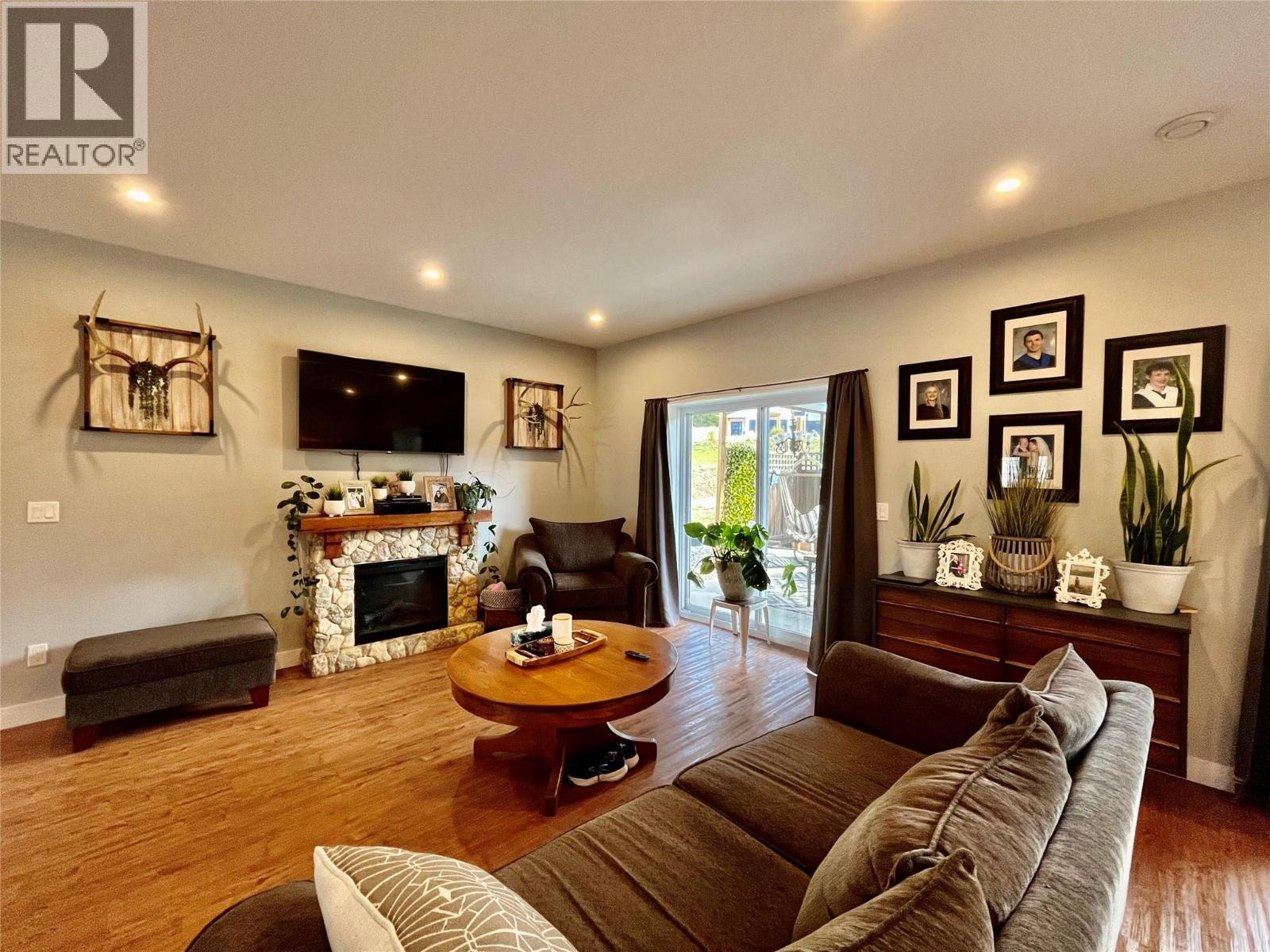 207 Cotswold Road, Nakusp, British Columbia  V0G 1R1 - Photo 3 - 10365296