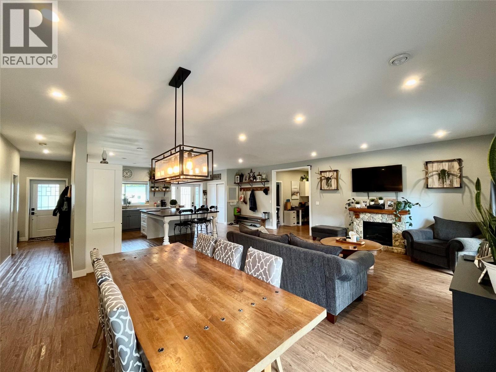 207 Cotswold Road, Nakusp, British Columbia  V0G 1R1 - Photo 4 - 10365296