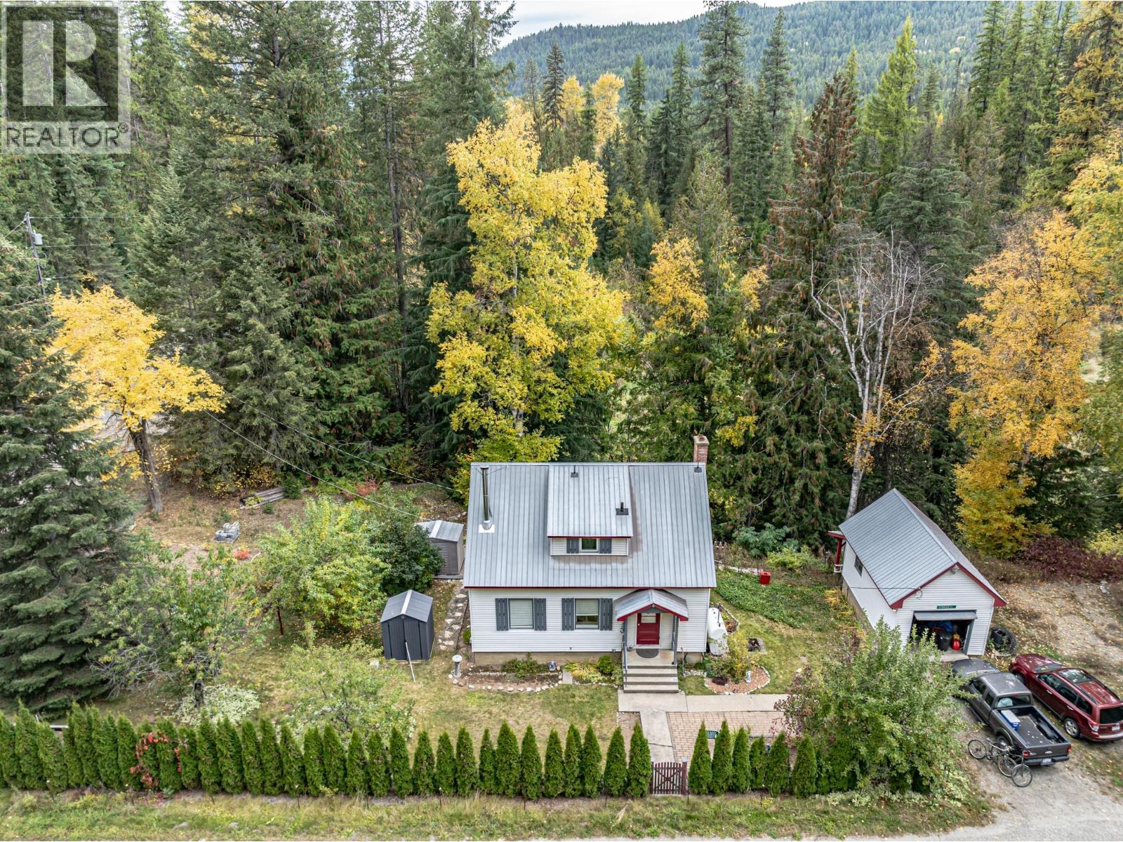 9990 Highway 6, Nelway, British Columbia