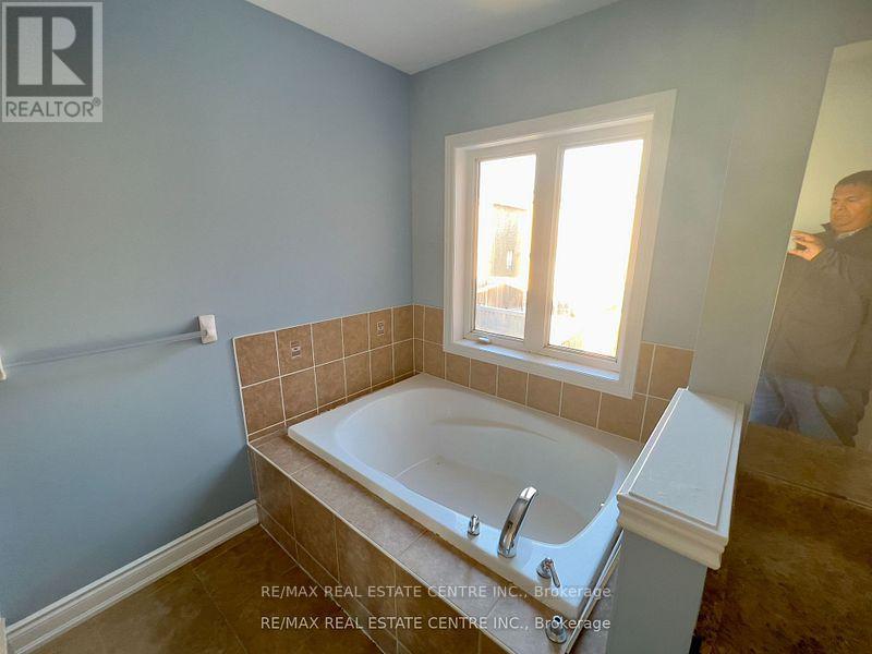 211 Elbern Markell Drive, Brampton, Ontario  L6X 3A9 - Photo 22 - W12459242