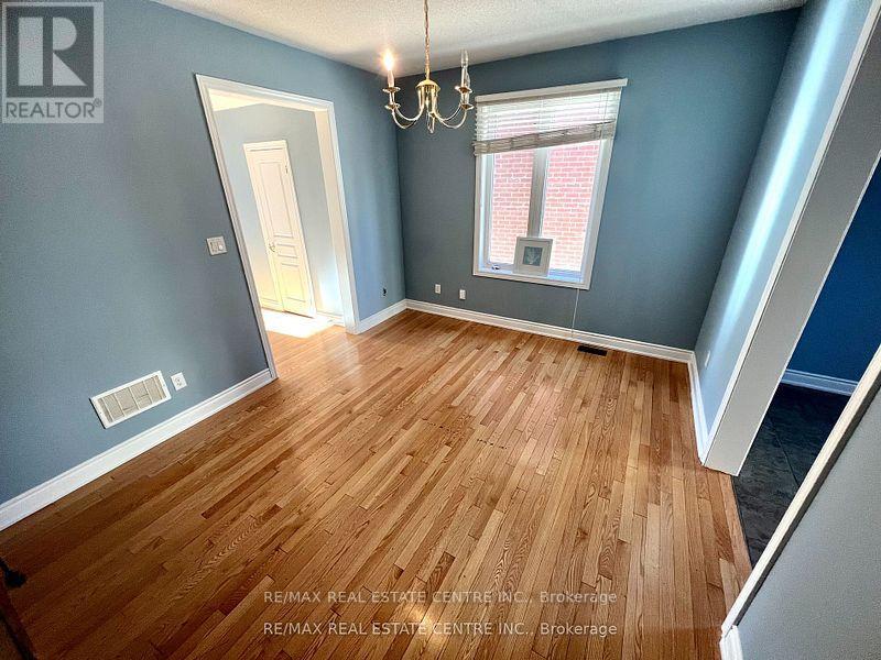 211 Elbern Markell Drive, Brampton, Ontario  L6X 3A9 - Photo 7 - W12459242