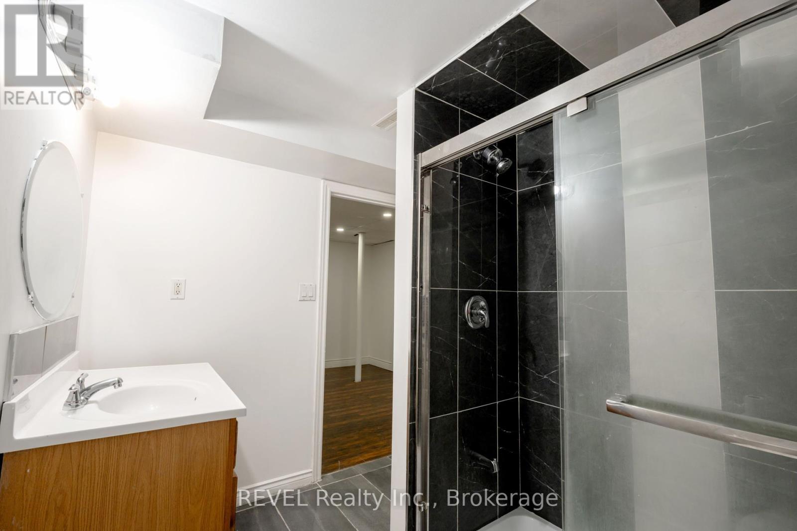 35 Summers Drive, Thorold, Ontario  L2V 4Z9 - Photo 17 - X12459248