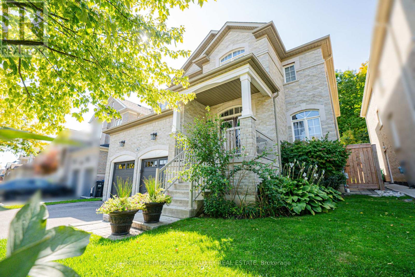 14 Larande Court, Brampton, Ontario  L6Y 0M3 - Photo 2 - W12431119