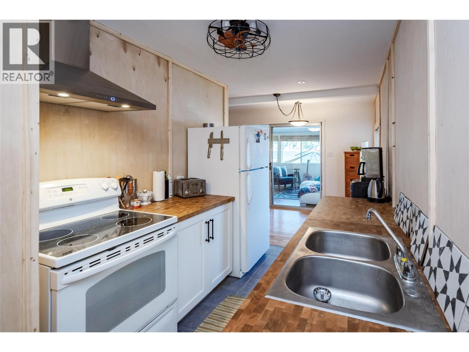 7635 Ross Road, Nelson, British Columbia  V1L 6R5 - Photo 18 - 10365616