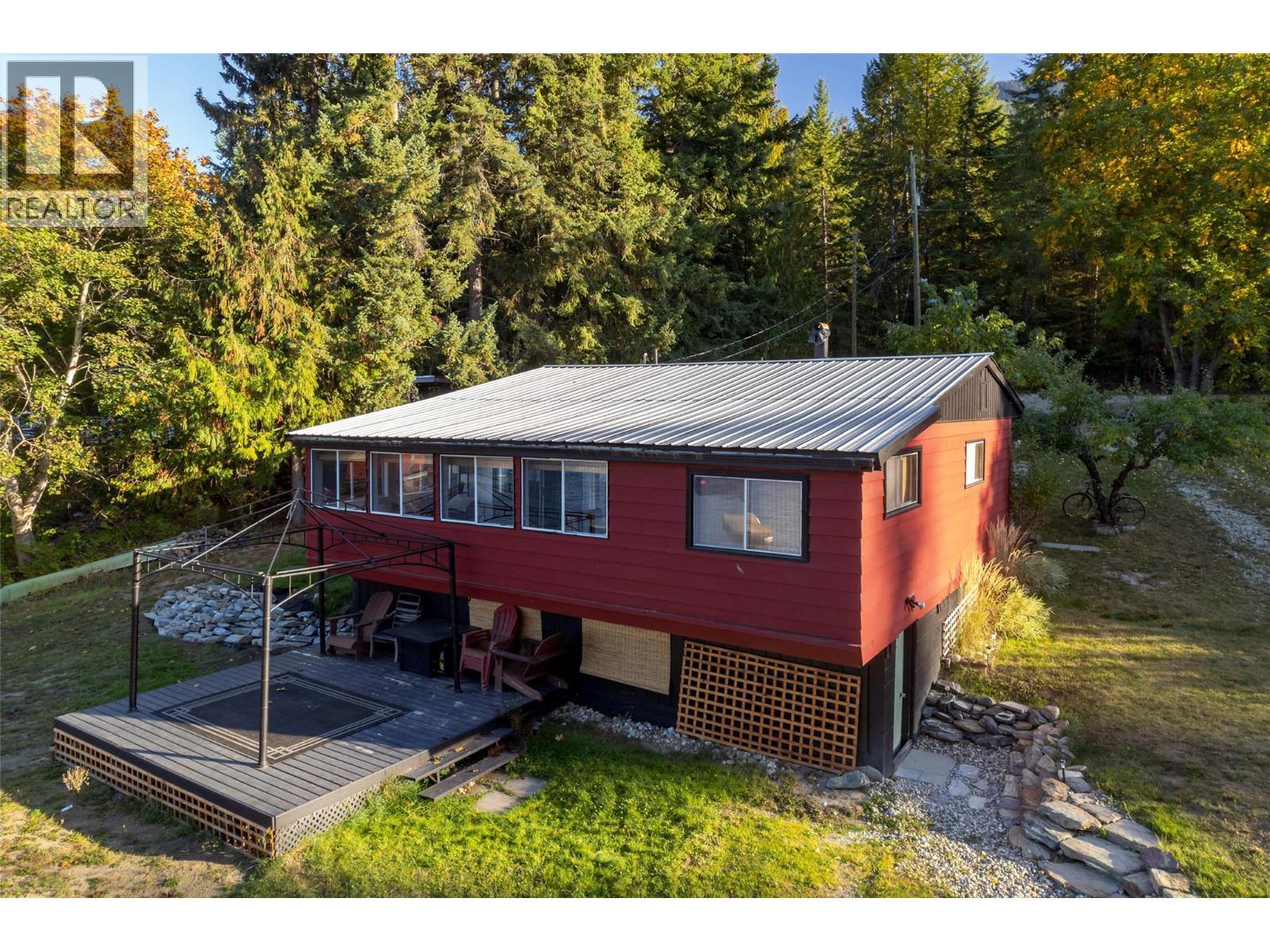7635 Ross Road, Nelson, British Columbia  V1L 6R5 - Photo 3 - 10365616