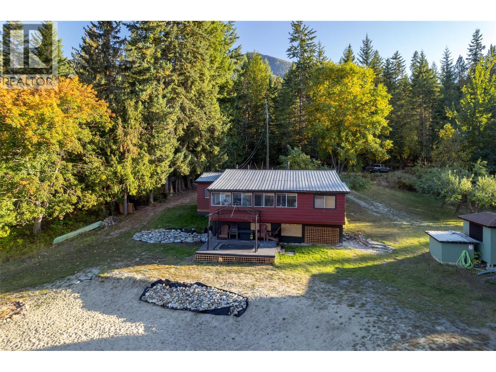 7635 Ross Road, Nelson, British Columbia  V1L 6R5 - Photo 2 - 10365616