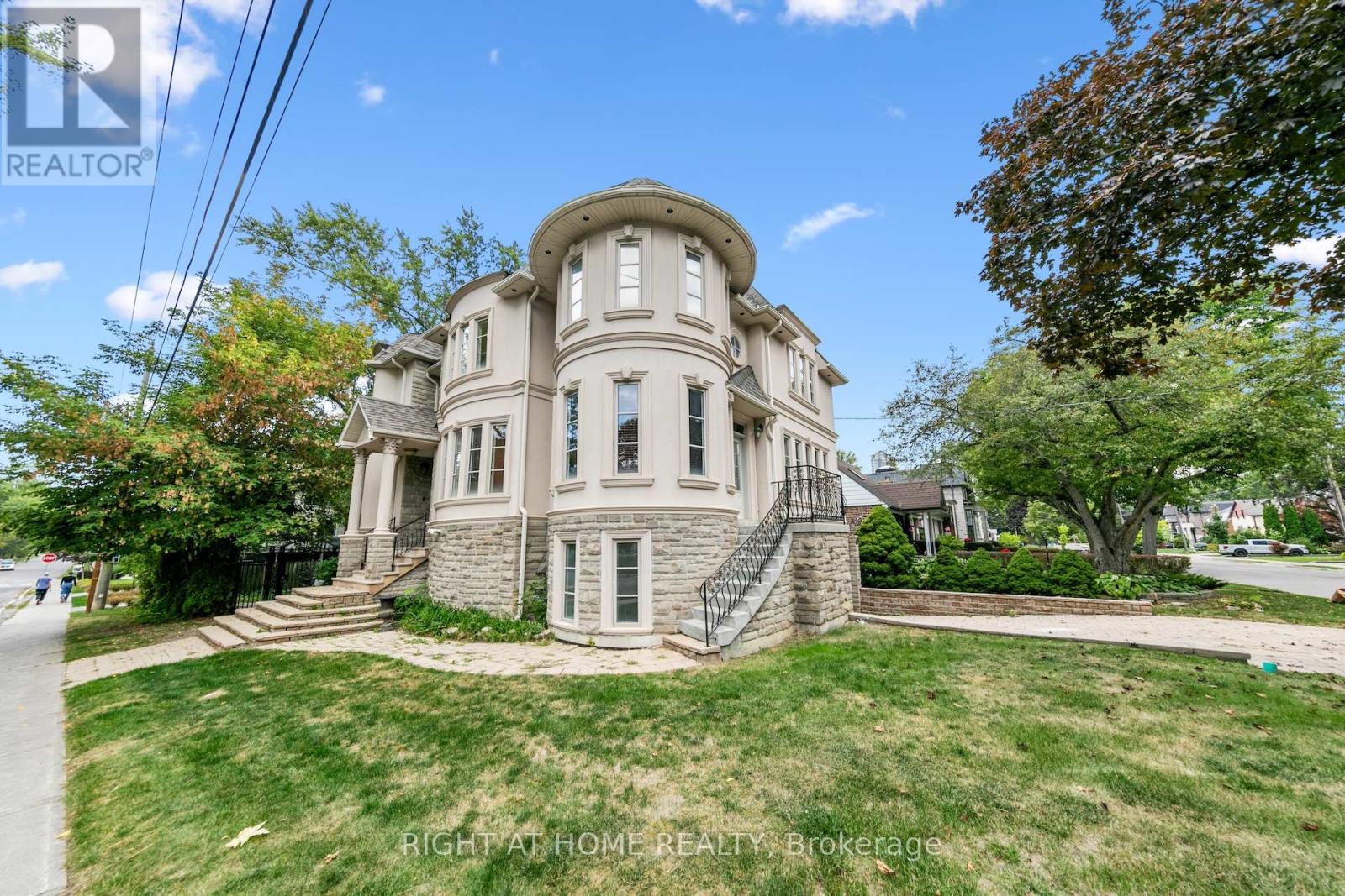 125 KINGSDALE AVENUE, Toronto, Ontario