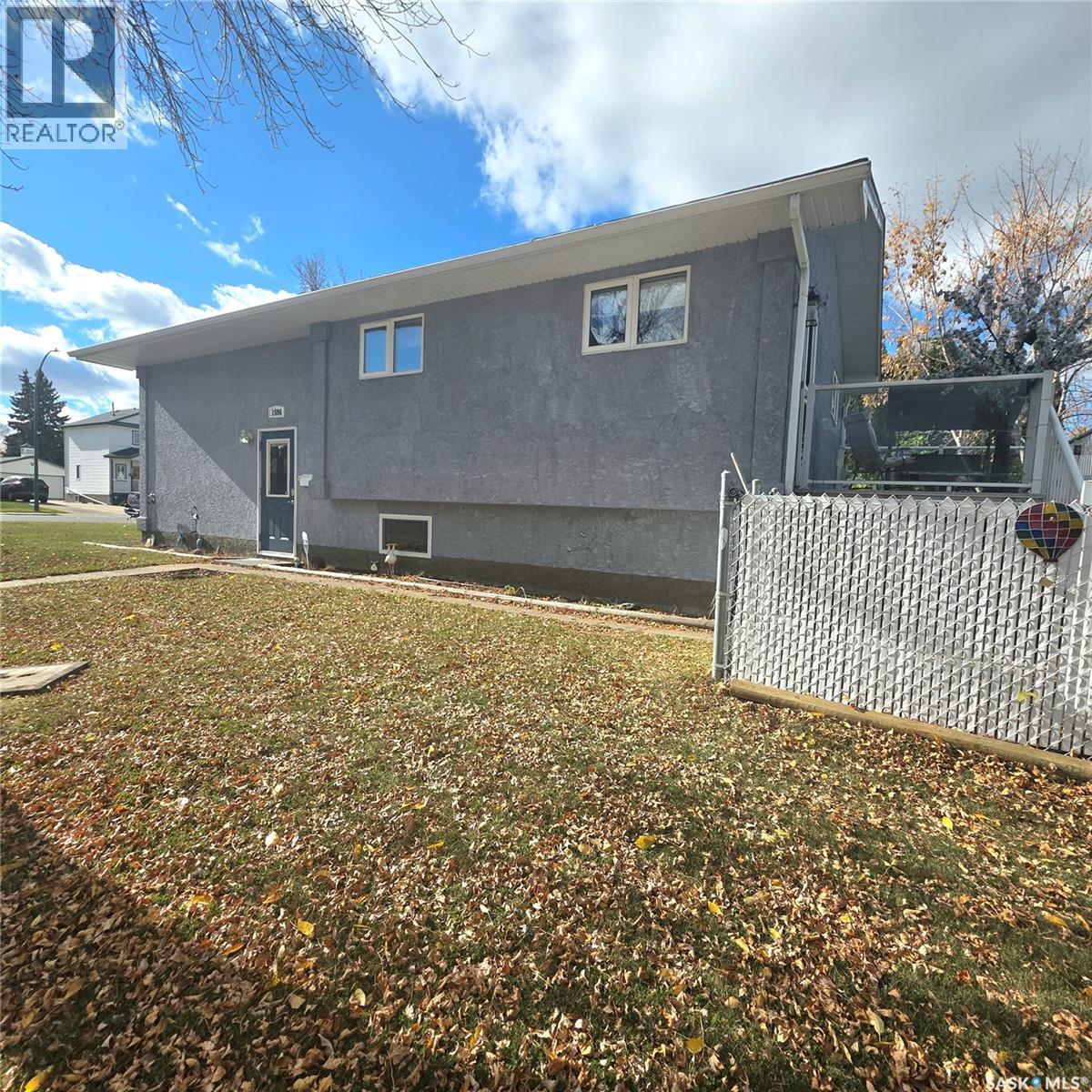 1596 Mcintosh Drive, Prince Albert, Saskatchewan  S6V 7B8 - Photo 3 - SK020727