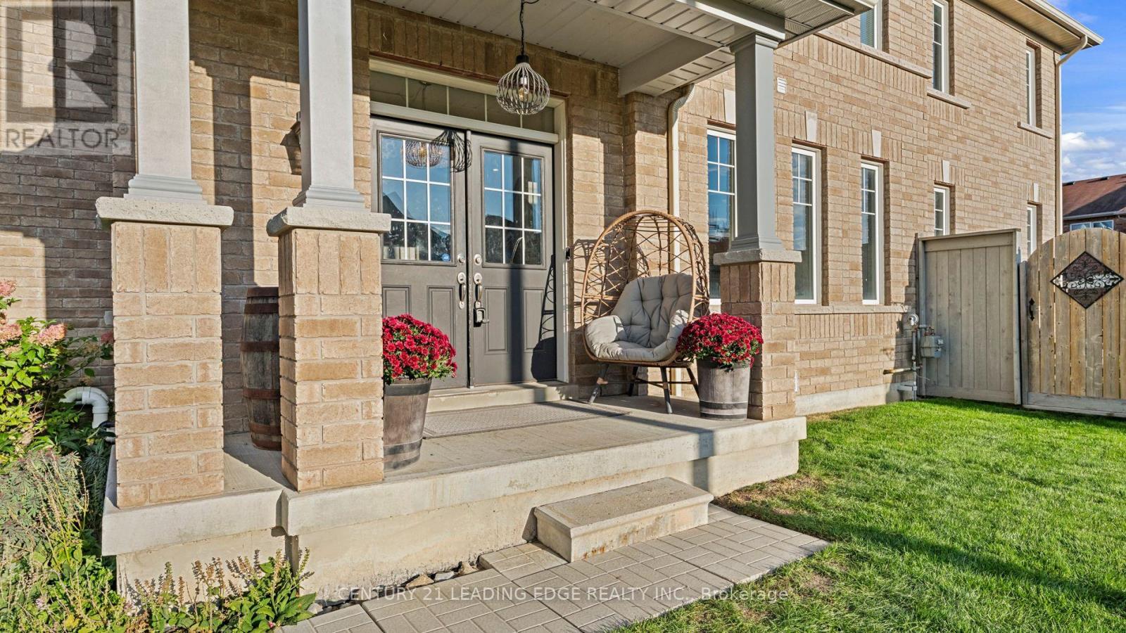 74 Jackson Drive, New Tecumseth, Ontario  L0G 1W0 - Photo 4 - N12459257