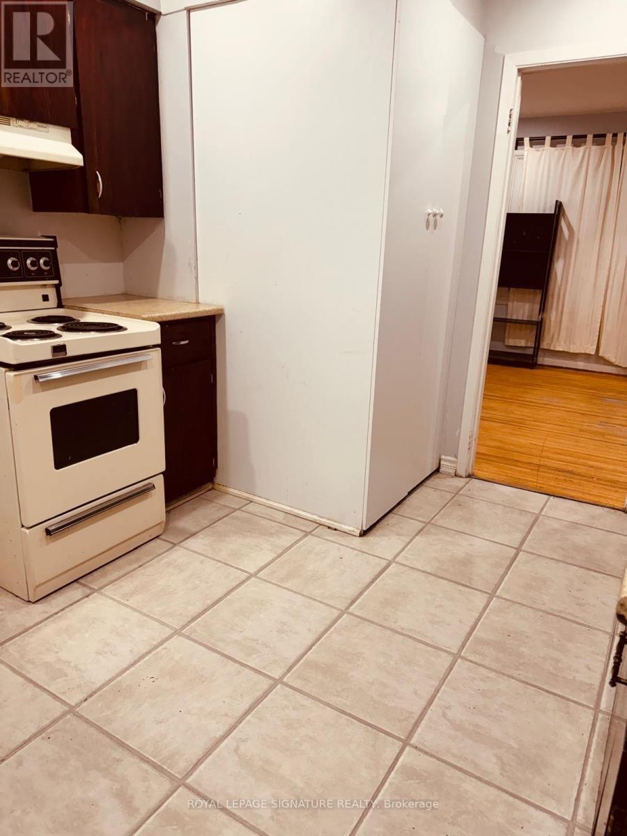 104 Queenston Crescent, London East, Ontario  N5W 1N6 - Photo 18 - X12459258