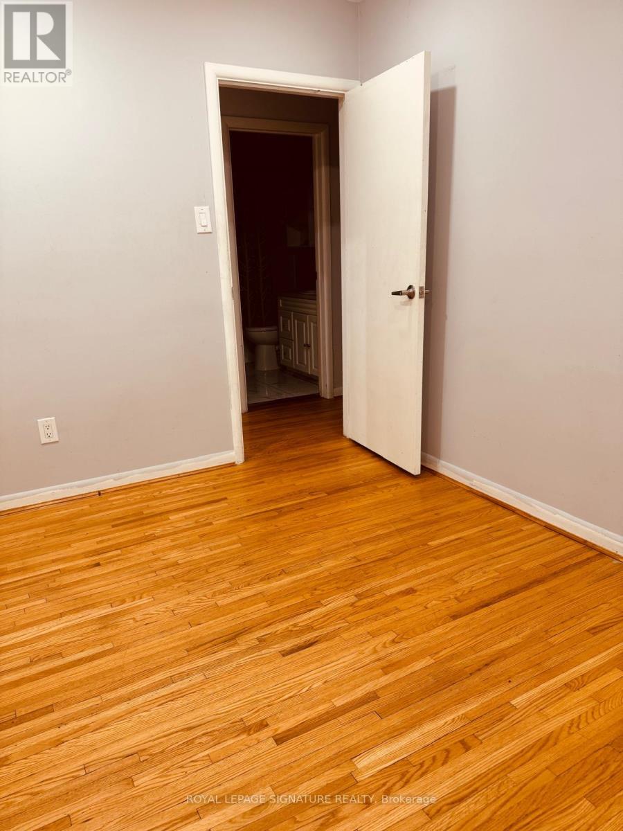 104 Queenston Crescent, London East, Ontario  N5W 1N6 - Photo 7 - X12459258