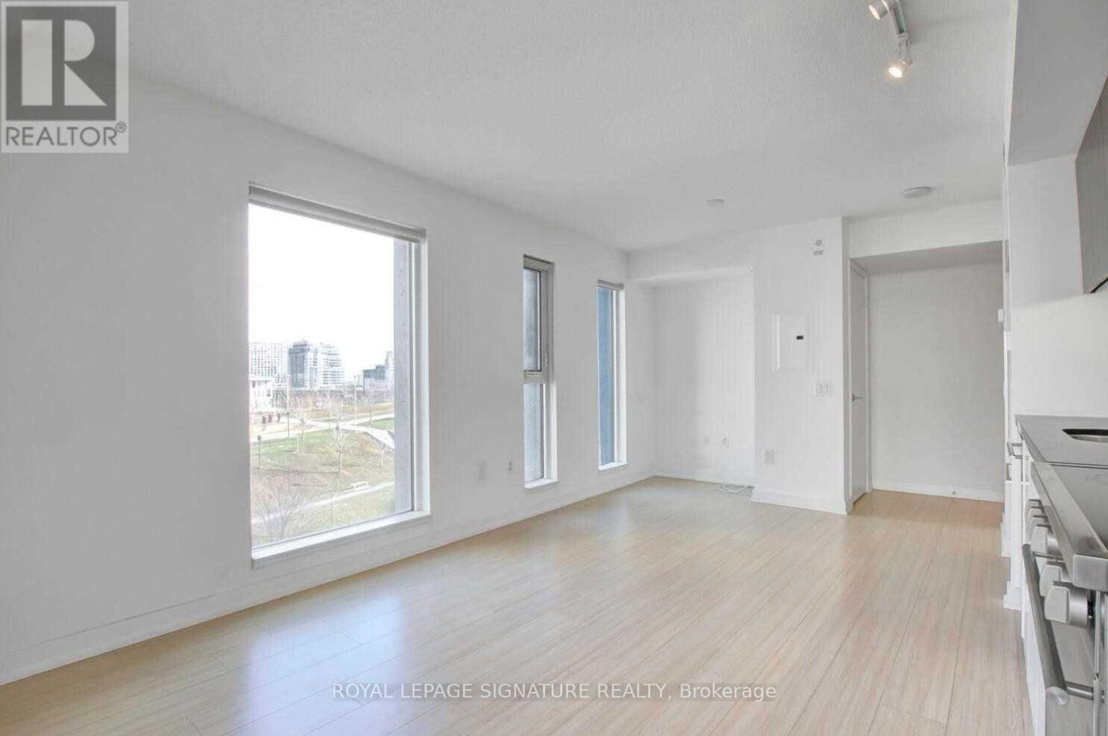 520 - 85 Queens Wharf Road, Toronto, Ontario  M5V 0J9 - Photo 4 - C12459260