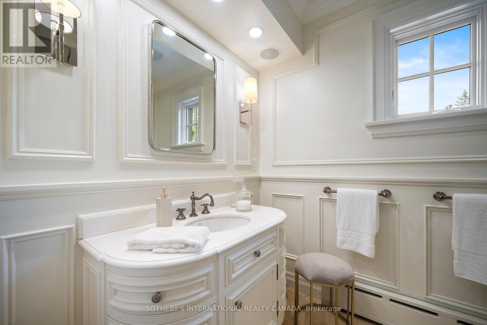 24 Doncliffe Drive, Toronto, Ontario  M4N 2E6 - Photo 18 - C12459261