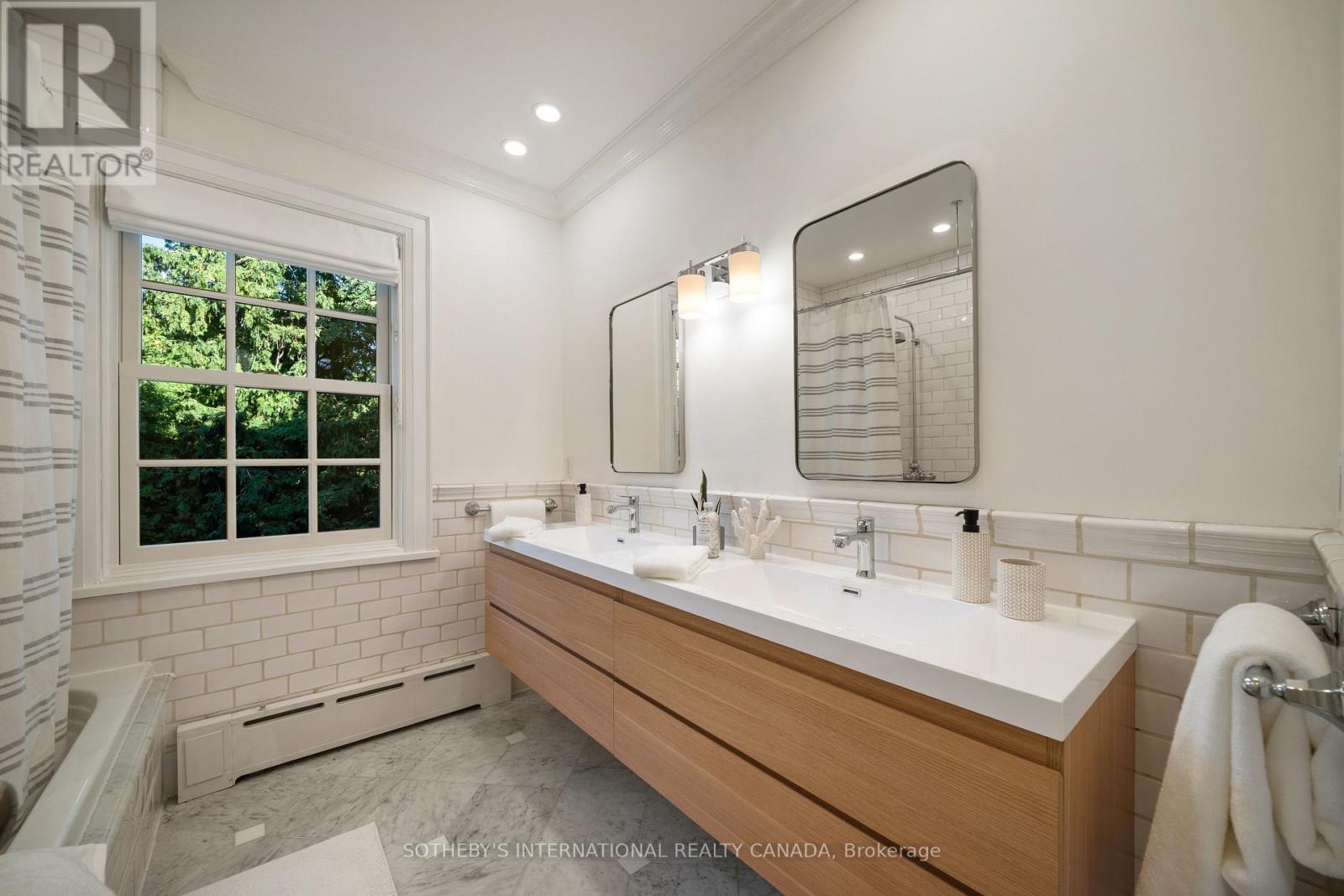 24 Doncliffe Drive, Toronto, Ontario  M4N 2E6 - Photo 21 - C12459261