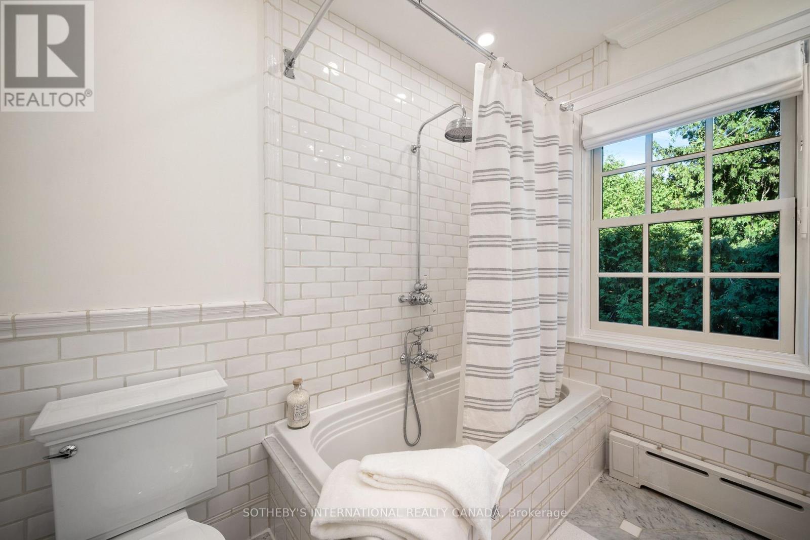 24 Doncliffe Drive, Toronto, Ontario  M4N 2E6 - Photo 22 - C12459261