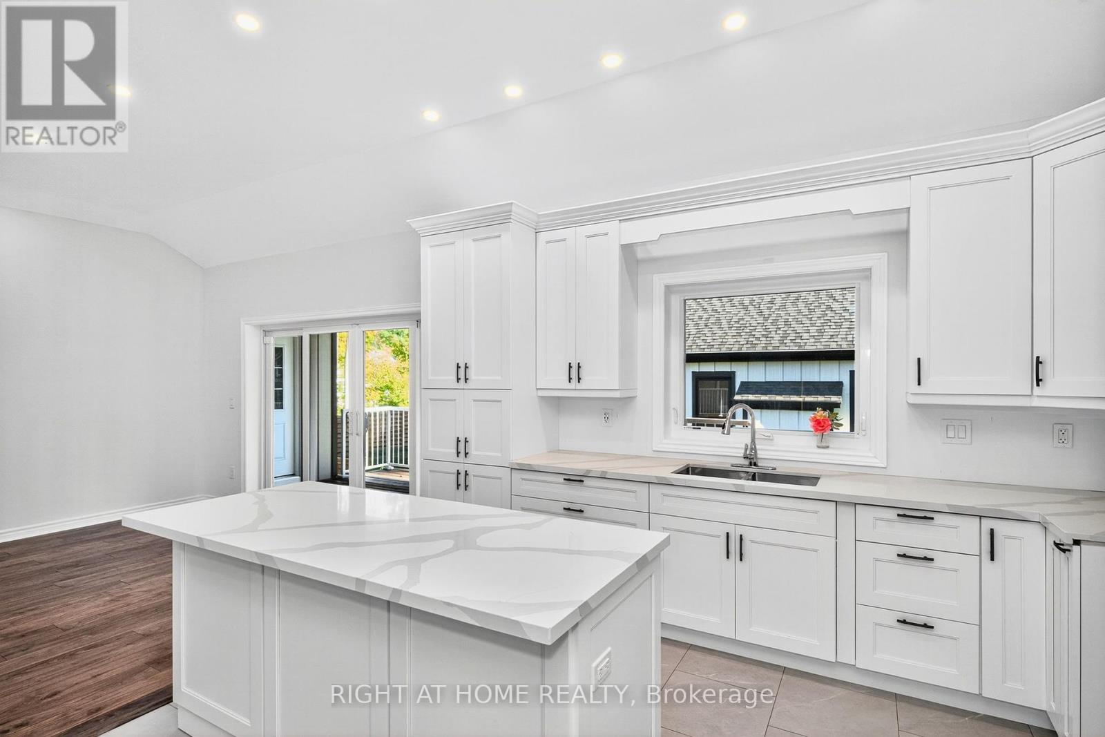 50 Breithaupt Crescent, Tiny, Ontario  L9M 0B2 - Photo 12 - S12459264