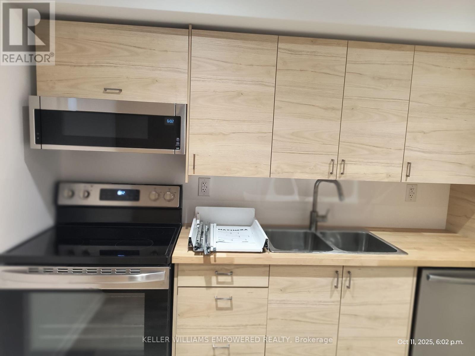 76 Pearson Ave Pearson Avenue, Richmond Hill, Ontario  L4C 6T8 - Photo 10 - N12457873