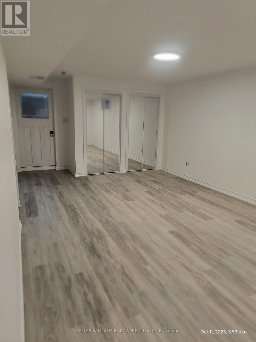 76 Pearson Ave Pearson Avenue, Richmond Hill, Ontario  L4C 6T8 - Photo 3 - N12457873