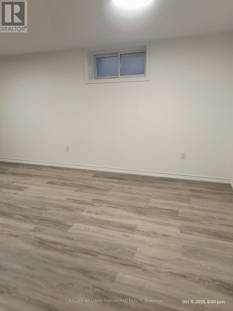 76 Pearson Ave Pearson Avenue, Richmond Hill, Ontario  L4C 6T8 - Photo 5 - N12457873