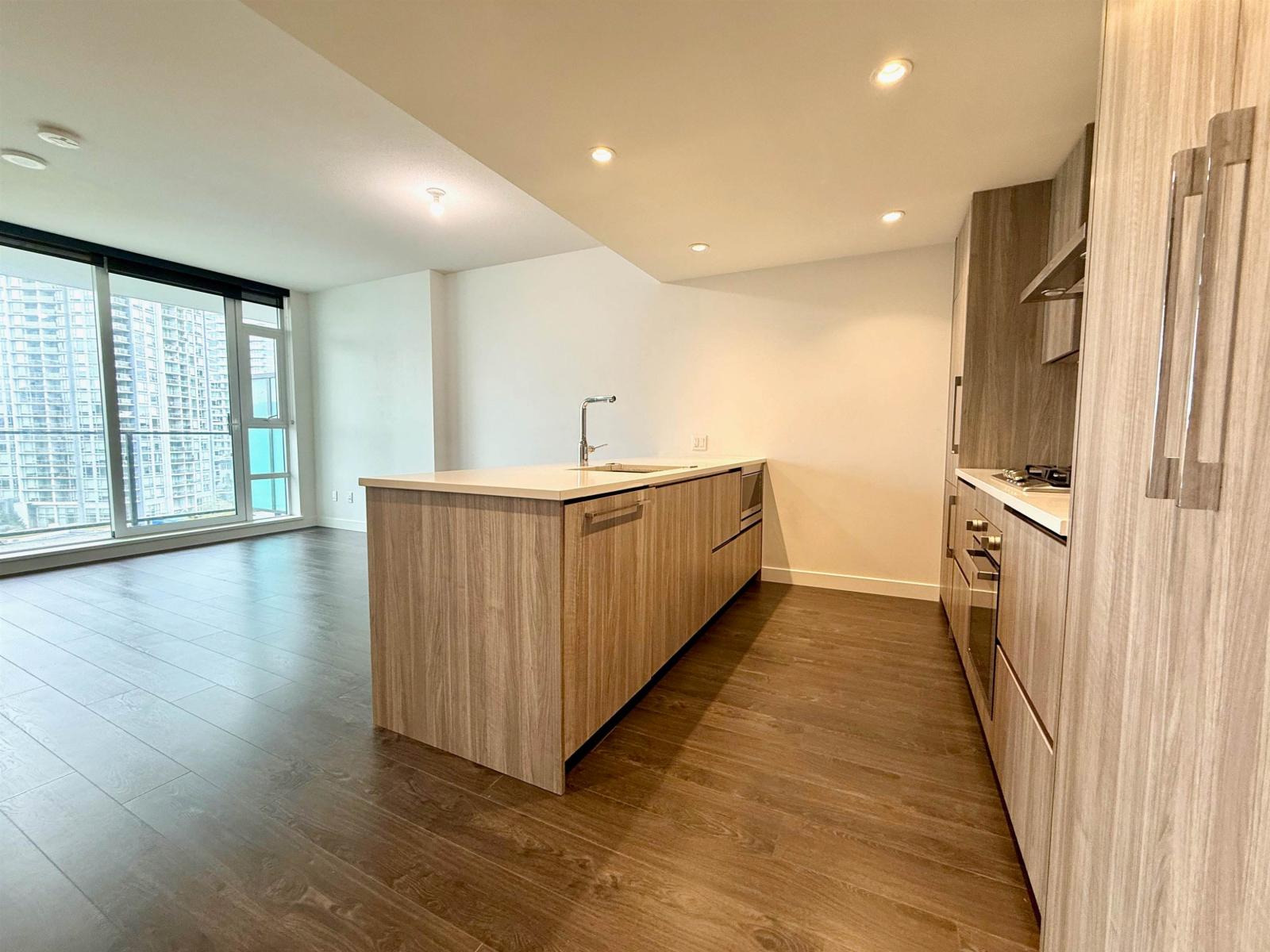 805 9887 Whalley Boulevard, Surrey, British Columbia  V3T 0P4 - Photo 2 - R3055983