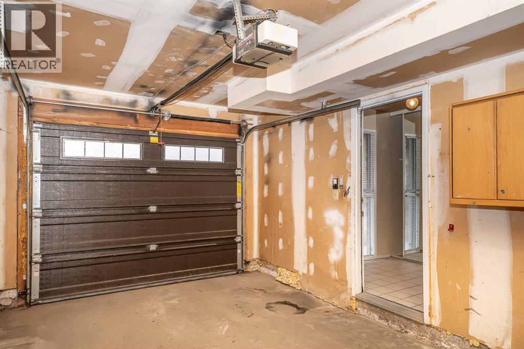 215 Coachway Lane Sw, Calgary, Alberta  T3H 2V9 - Photo 10 - A2262406