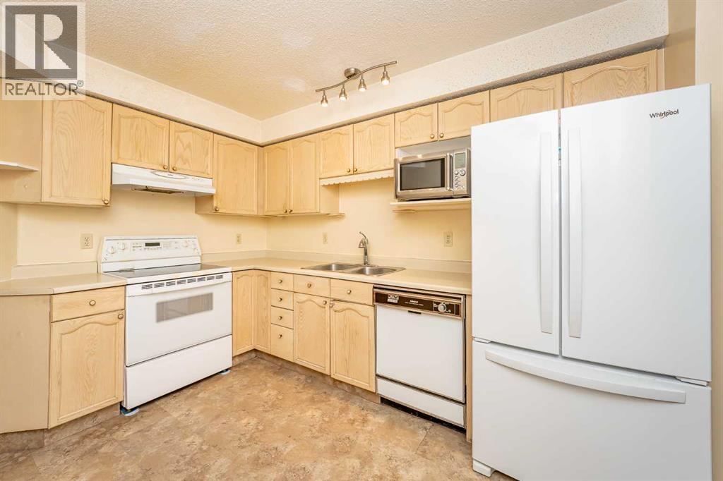 215 Coachway Lane Sw, Calgary, Alberta  T3H 2V9 - Photo 23 - A2262406