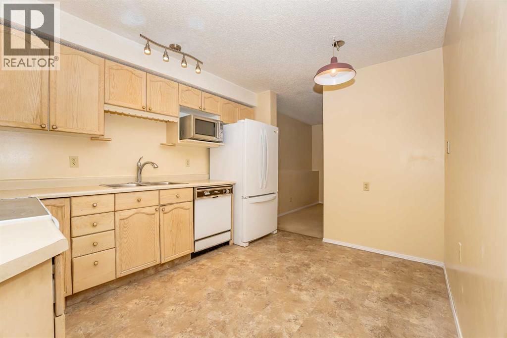 215 Coachway Lane Sw, Calgary, Alberta  T3H 2V9 - Photo 22 - A2262406