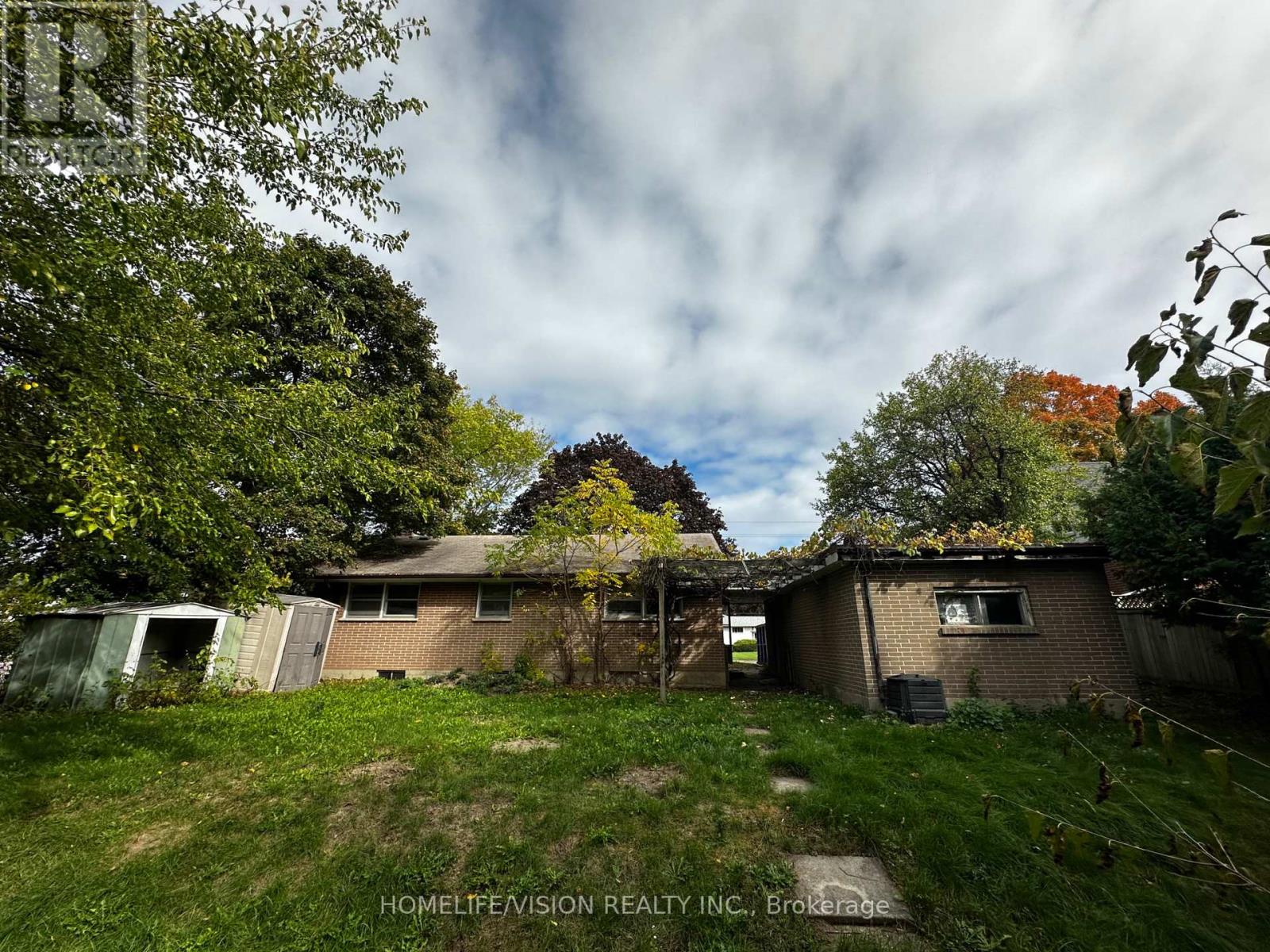 196 Garrard Road, Whitby, Ontario  L1N 3K6 - Photo 3 - E12459283