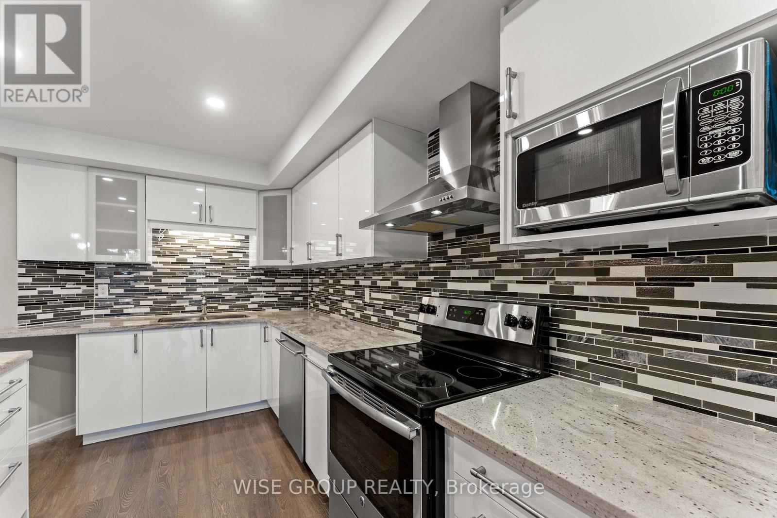 113 - 5 Weldrick Road W, Richmond Hill, Ontario  L4C 8S9 - Photo 10 - N12459271