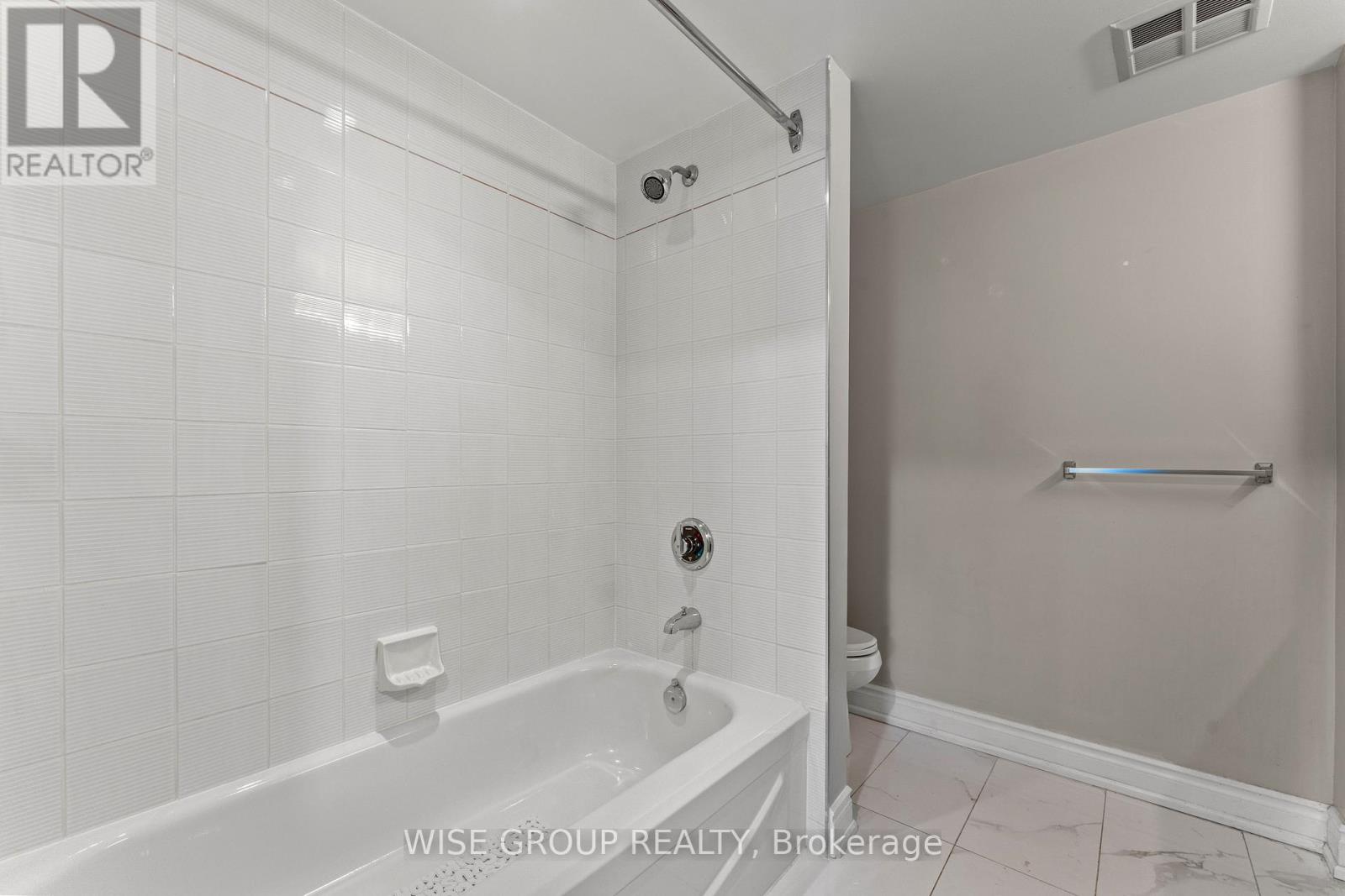 113 - 5 Weldrick Road W, Richmond Hill, Ontario  L4C 8S9 - Photo 38 - N12459271