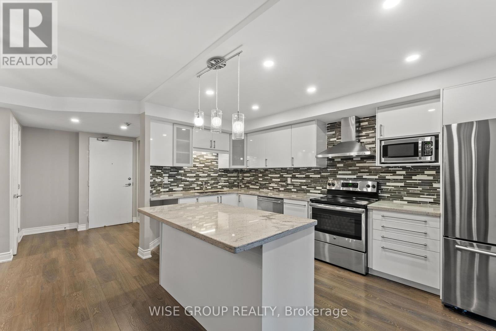 113 - 5 Weldrick Road W, Richmond Hill, Ontario  L4C 8S9 - Photo 6 - N12459271