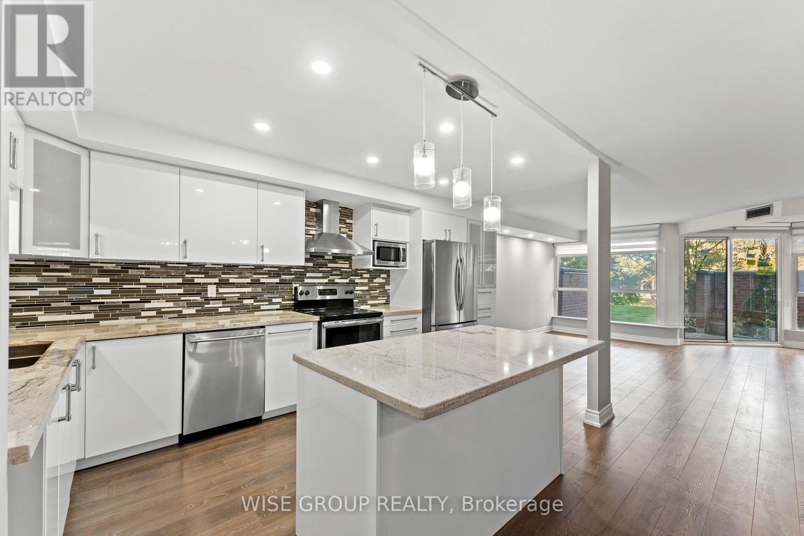 113 - 5 Weldrick Road W, Richmond Hill, Ontario  L4C 8S9 - Photo 7 - N12459271