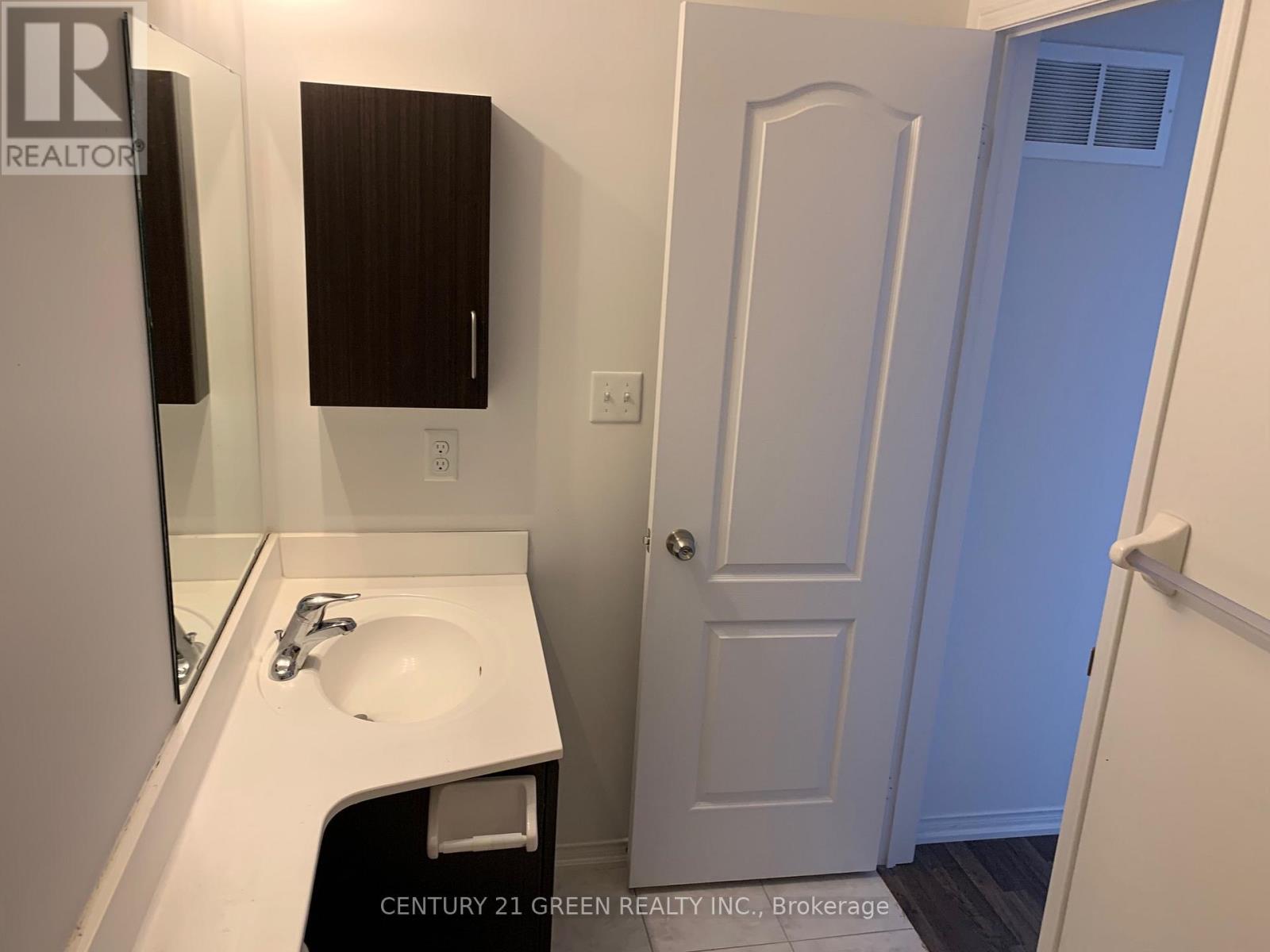 17 - 2500 Post Road, Oakville, Ontario  L6H 0K1 - Photo 3 - W12459272