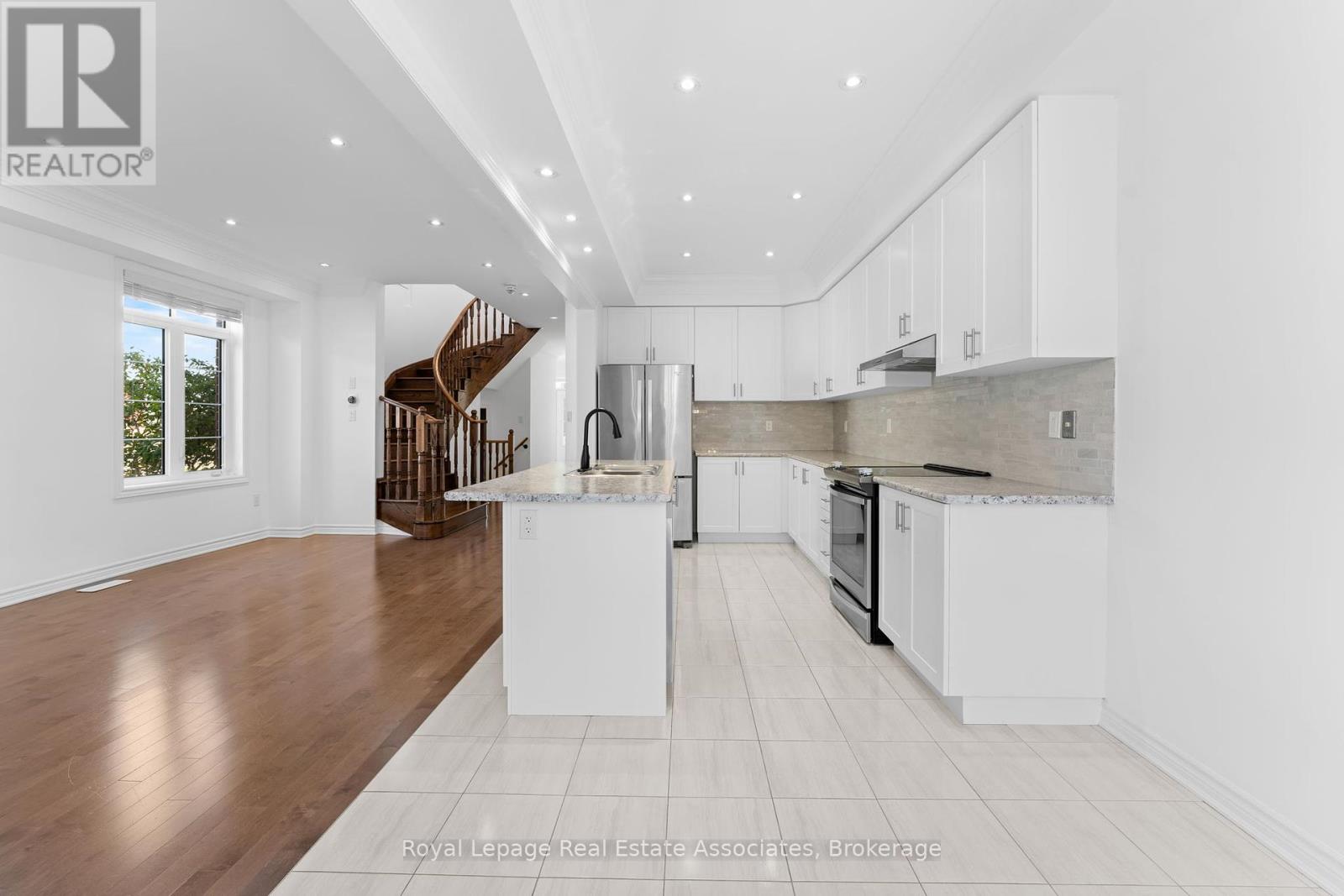 8 Sierra Crescent, Halton Hills, Ontario  L7G 0L9 - Photo 12 - W12459280